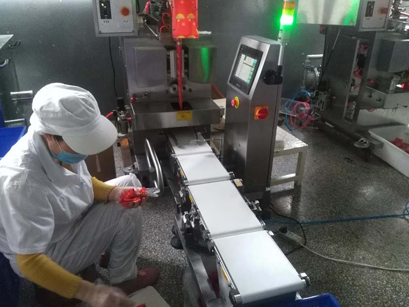 中山精量检重秤食品酱料包应用案例